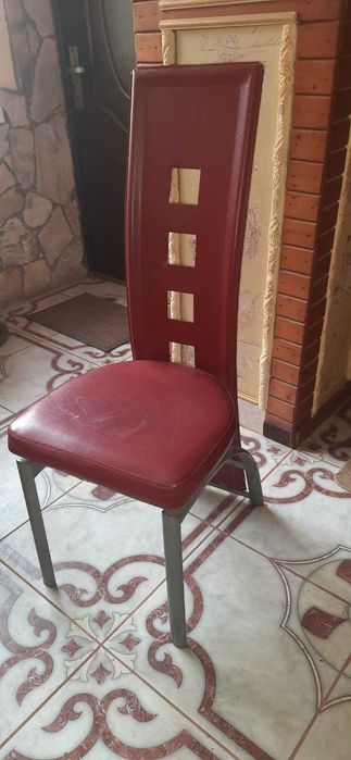 Вживана мебель .В кухню та вітальню.