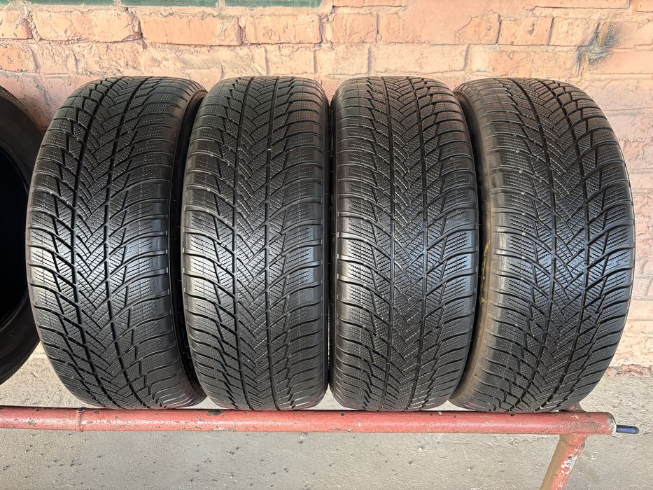 Комплект зимових шин 225/60R17 Bridgestone Blizzak Lm001