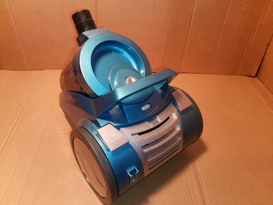 Пылесос контейнерный без мешка мощность всасывания 800Вт без шланга