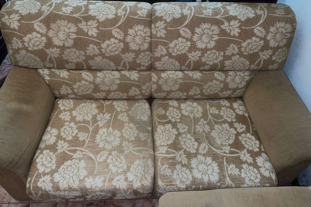 2 sofás castanho claro