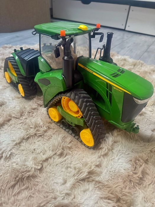 Sprzedam oryginalny traktor gąsienicowy Bruder John Deere 9620RX (model 04055)