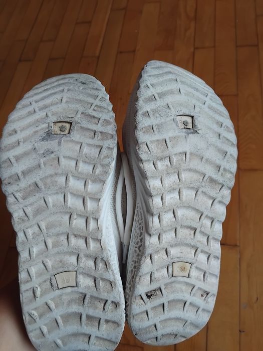 Красовки білі 39 р.