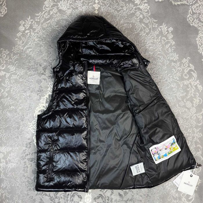 Жилетка Moncler чорного кольору, чоловіча чорна жилетка монклер, безрукавка moncler