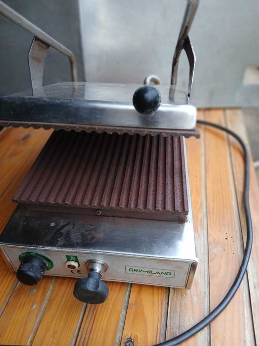 Torradeira e placa de grelhados  industrial