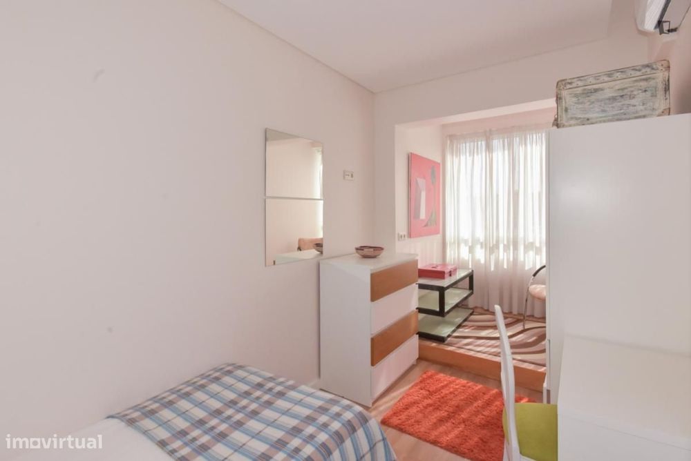 Quarto - localizado em Paranhos Porto