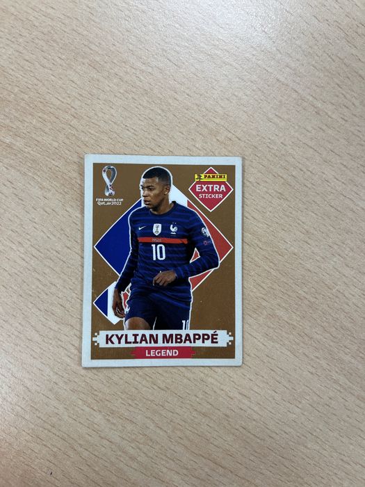 Mbappé legend bronze 2022