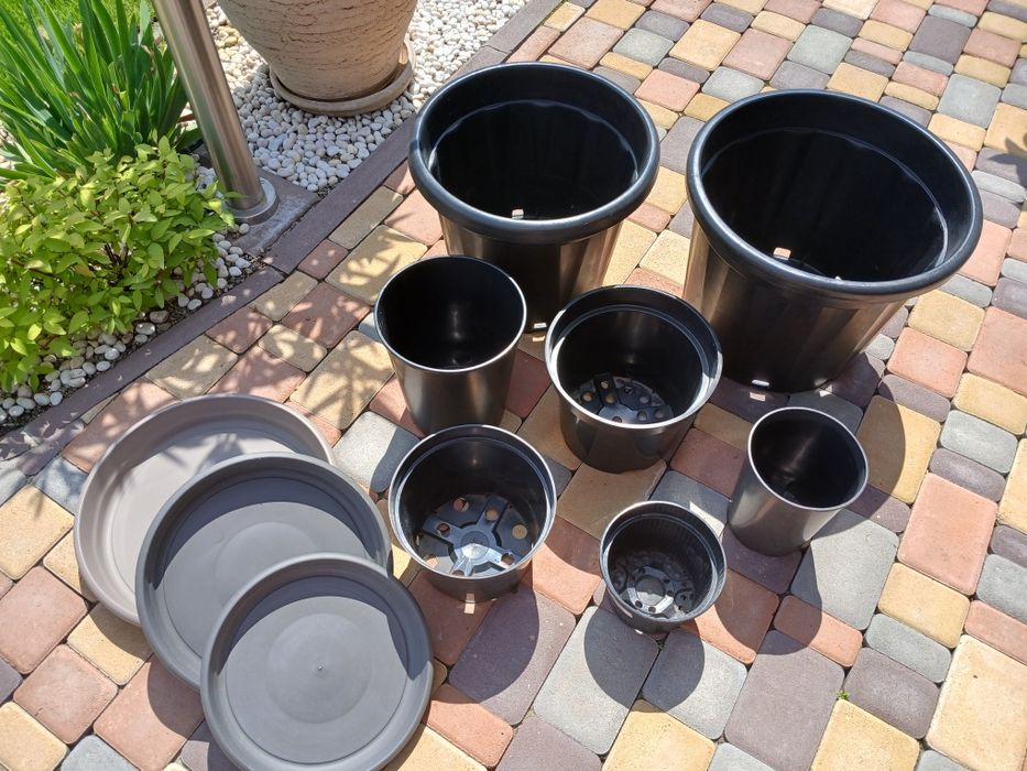 Пластиковые контейнеры для растений