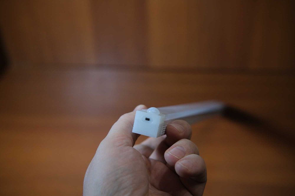 LED лампа на акб з датчиком руху , розпродаж -50%