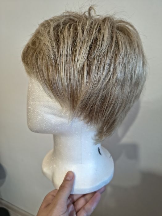 Peruka blond ,krótka pasemka