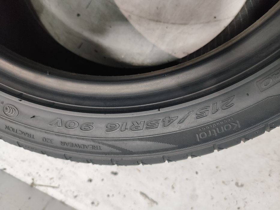 2 pneus semi novos Hankook 215/45R16Oferta dos portes
