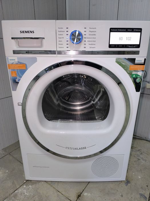 Сушильна машина Siemens iQ890 WT48Y780