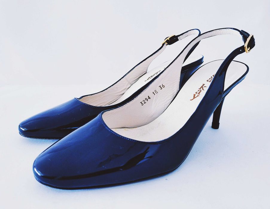 Nowe granatowe skórzane lakierowane klasyczne czółenka na szpilce 36