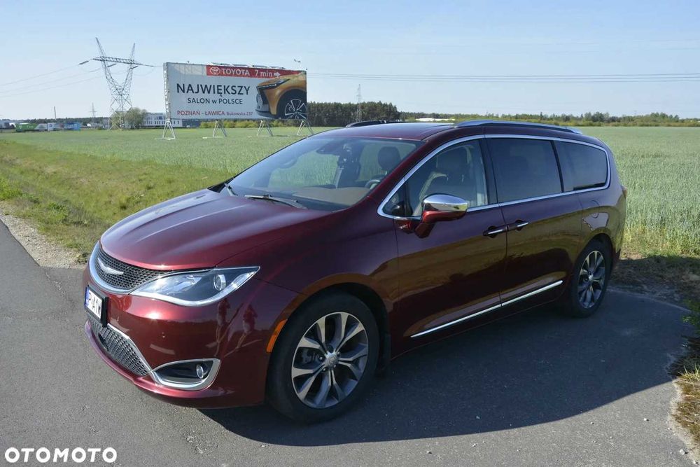 Wynajem Chrysler Pacifica automat 2017 7-osobowy Poznań