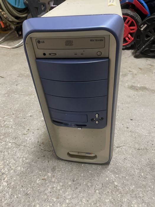 Vendo computador antigo e leitor cassetes