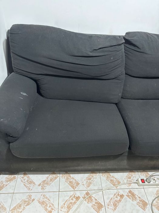 Sofá preto usado mas em bom estado