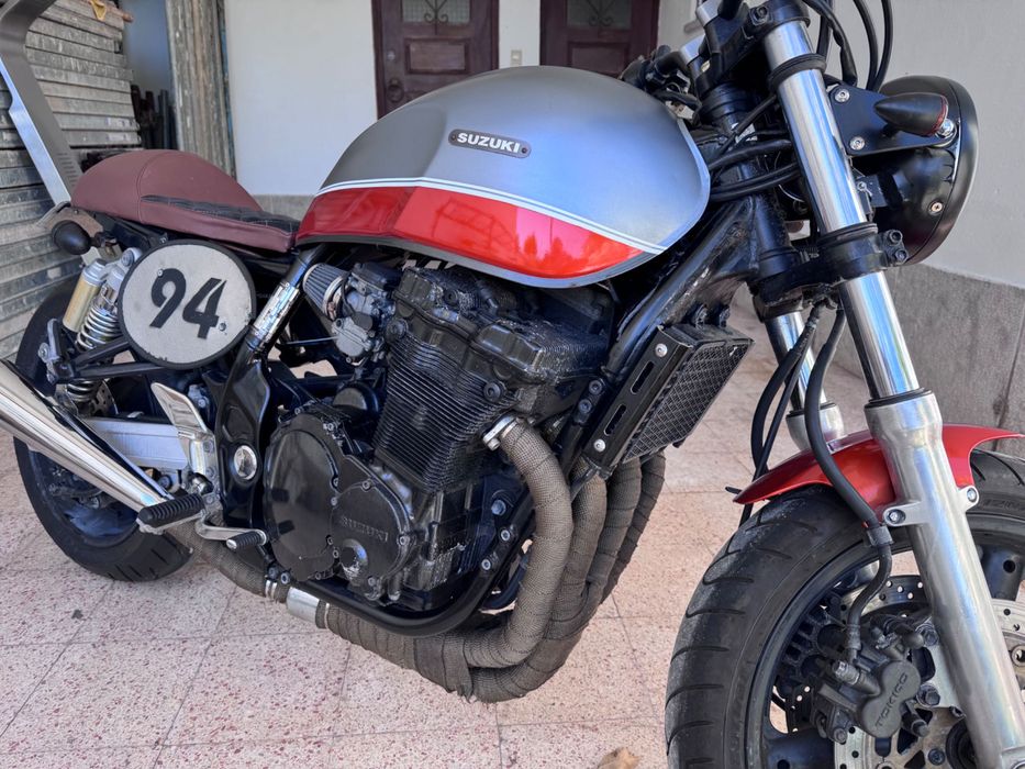 Susuki GSX750 café racer