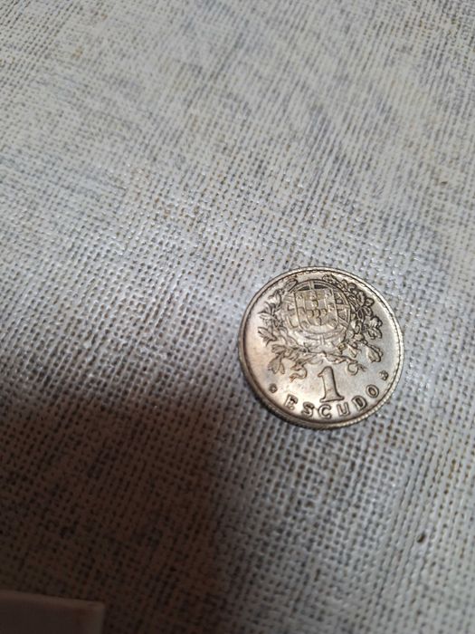 Moedas romanas 2, 1 cruzifixo, 5 medalhas da Verónica, 1 moeda escudo