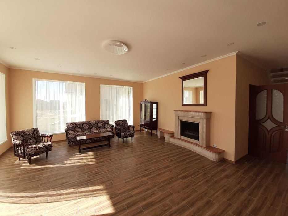 Хотянівка. Будинок 360 кв. Оренда на 1-3 місяці. Генератор. Без %.