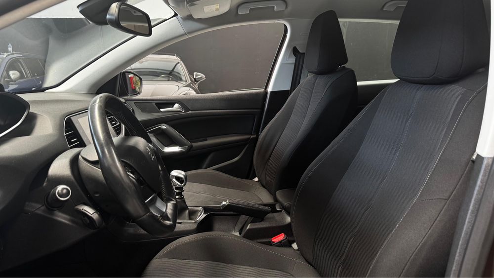 Peugeot 308 — fotografia 7