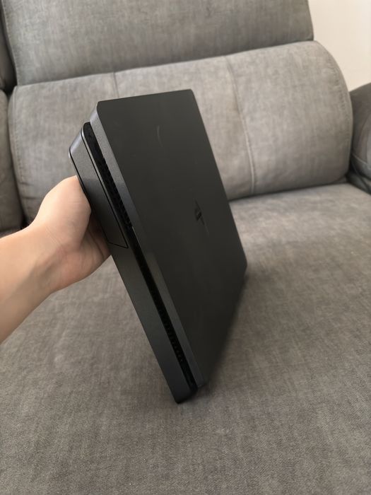 Ps4 500GB + 2 comandos