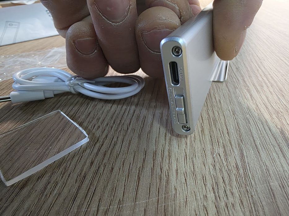 bezprzewodowa listwa oświetleniowa LED 80 cm