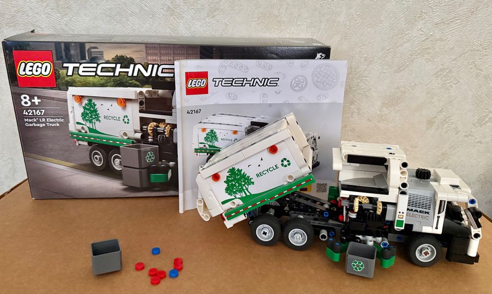 Конструктор LEGO Technic Сміттєвоз Mack LR Electric (42167),вік 8+
