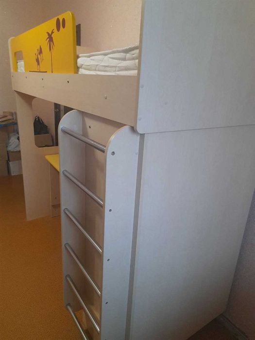 Кровать-чердак б/у+стол+шкаф+матрас хорошее состояние