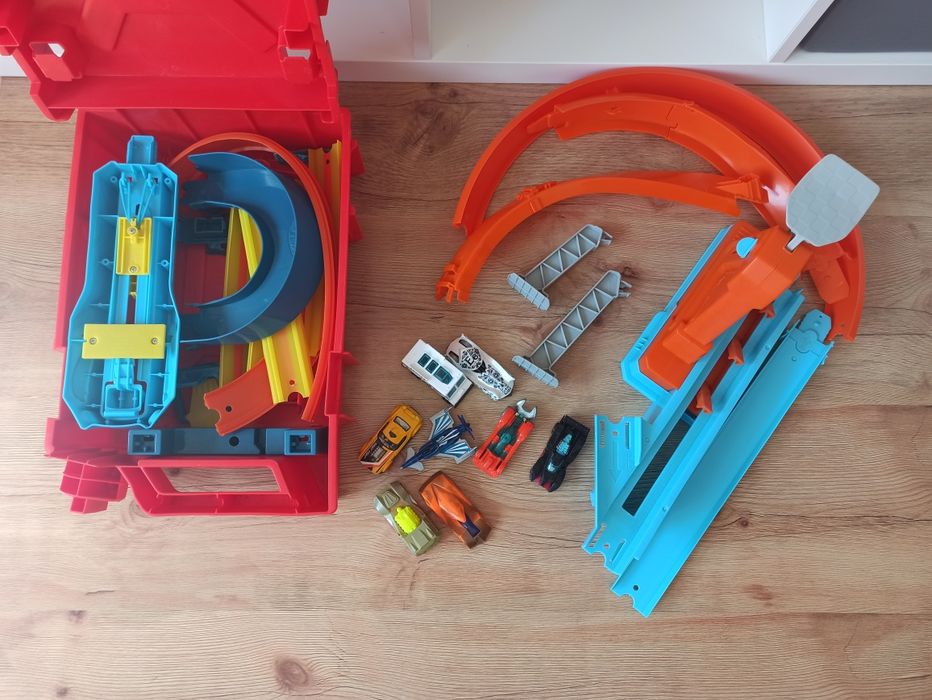 Zabawki Hot Wheels + dodatkowe pojazdy Stan idealny 100% kompletne