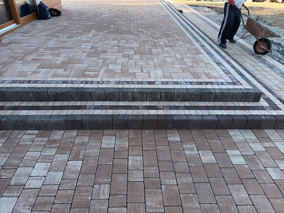 Układanie kostki brukowej !!!