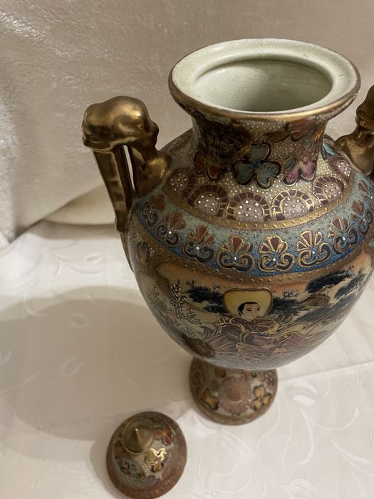 Médios jarros chineses