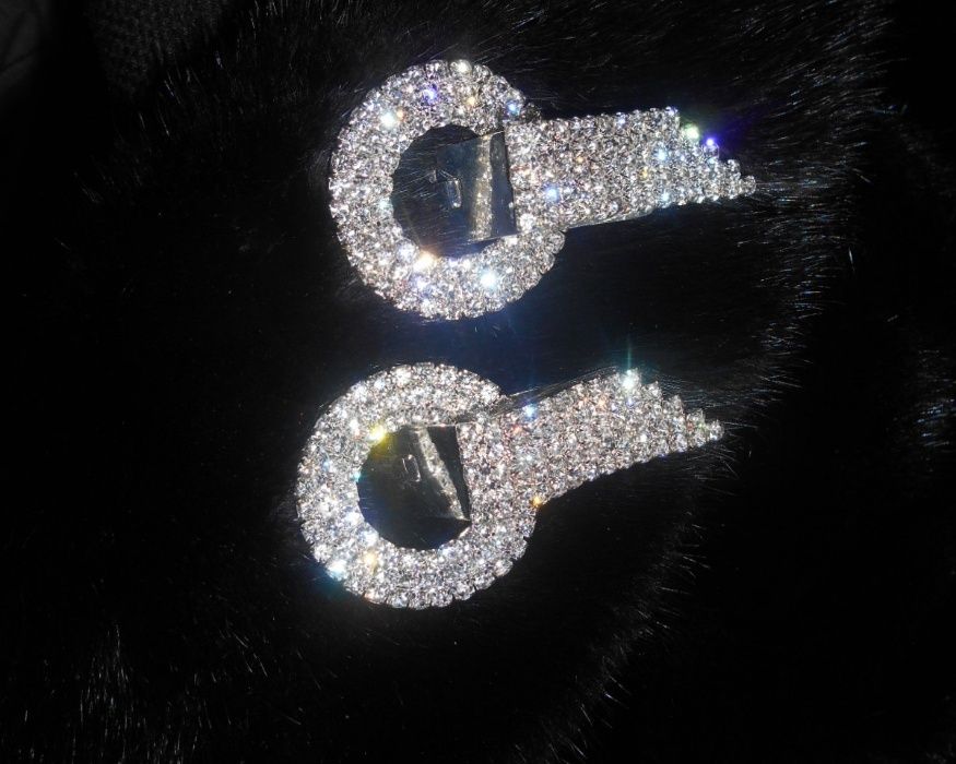 Кліпса застібка на норкову шубу срібляста із стразами