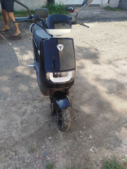 Продам електро скутер ядея  e8s