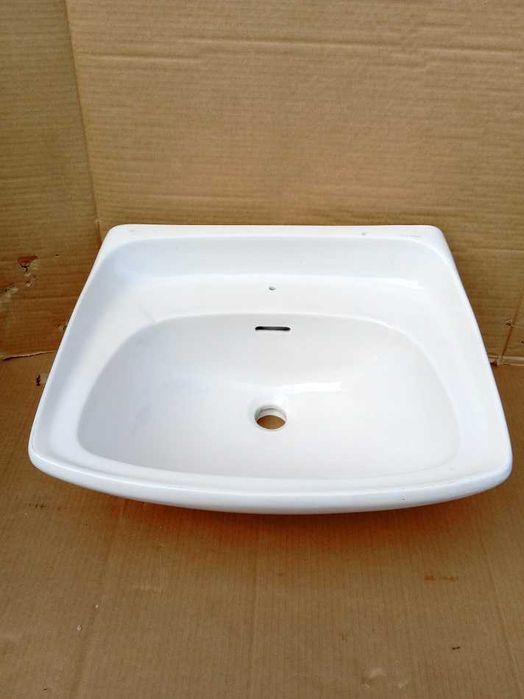 Раковина для ванної кімнати. Керамічний рукомийник.