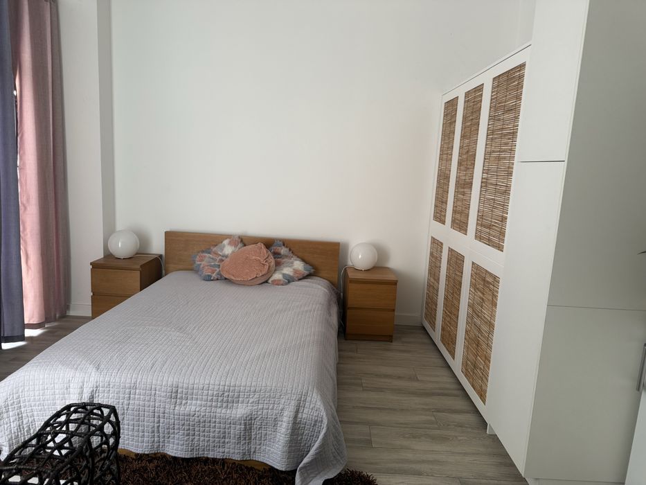 Quarto individual com WC e cozinha