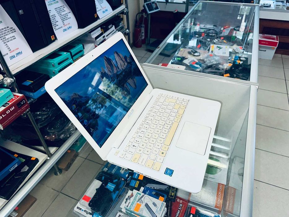 Laptop ASUS R417S 14" biały N3050 2GB SSD 256GB Win 10