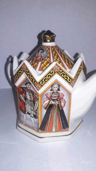 Коллекционный чайник Король Генрих VIII  Фарфор SADLER Англия.