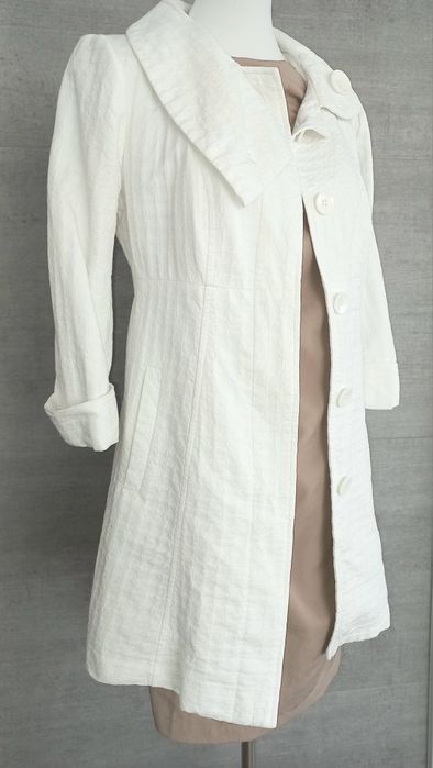 Biały płaszcz, płaszczyk Mohito,uroczystości. Roz. M, stan bdb.