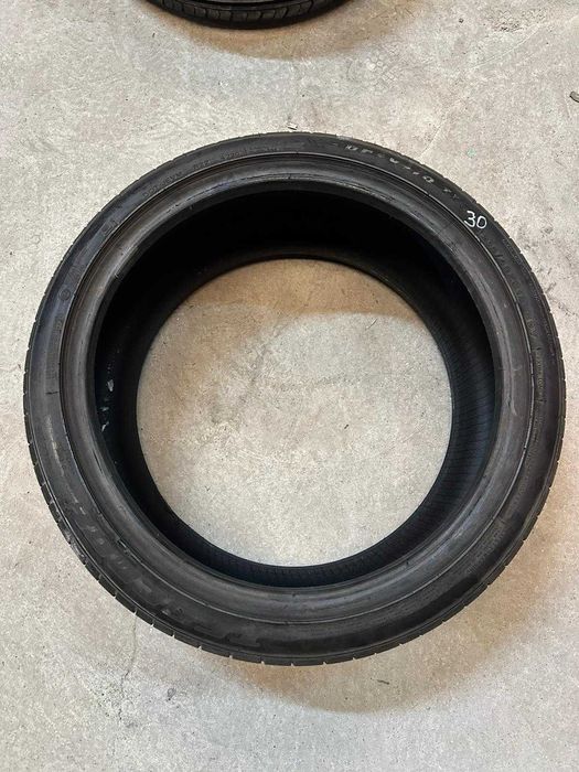 30 - Pneu trocmok 215-40 r18