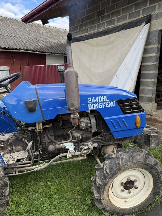 Трактор DONGFENG 240