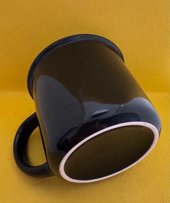 Стильна чашка Vittora Lady in black чорна, мінімалізм