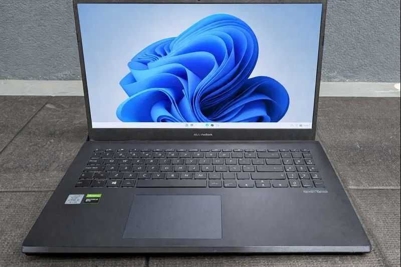 ASUS VivoBook F571L (20GB RAM / Bateria nova / Display 144Hz)