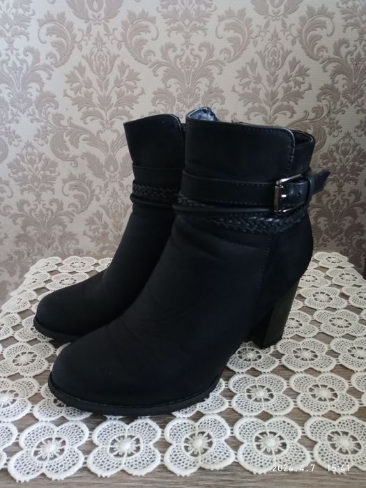 Напів чоботи весняні жіночі