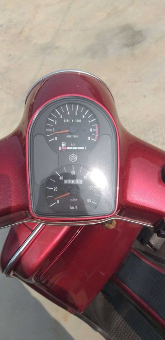 Vende-se Vespa 200