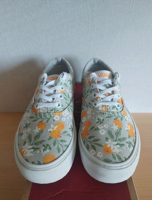 Vans tamanho 36,5 usados uma vez. Como novos