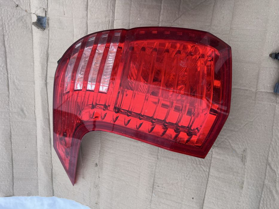 Задні ліхтарі стопи фари  Пежо 5008