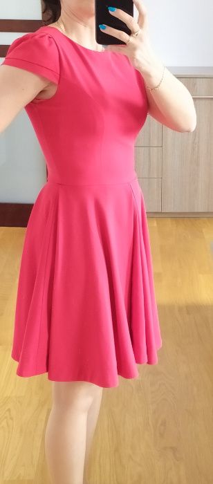 Czerwona rozkloszowana sukienka roz. 36
