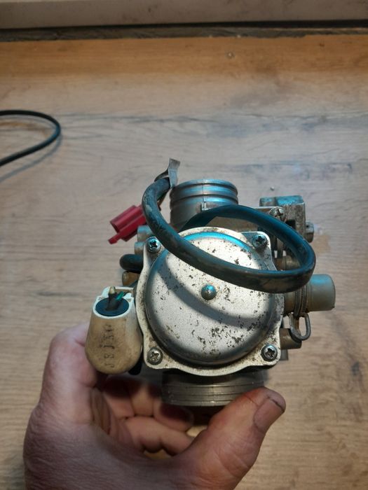 Sprzedam gaznik do piaggio x8 125