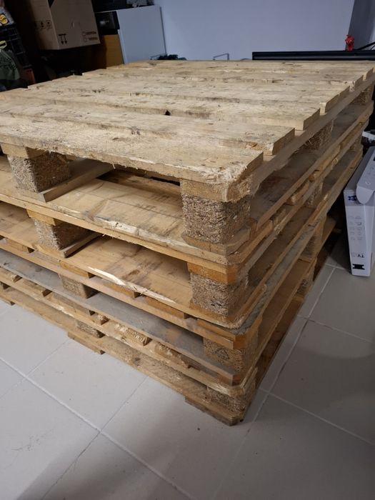 Vendo  paletes 104cm x 104cm