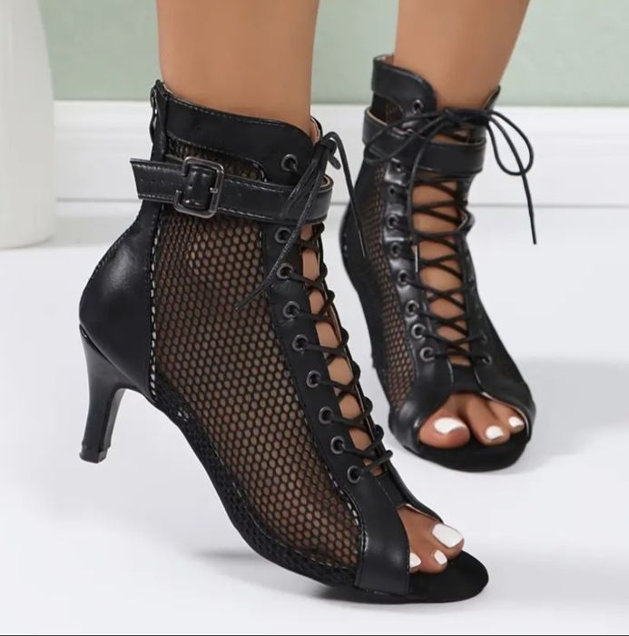 Туфлі для танців латина та  хілс