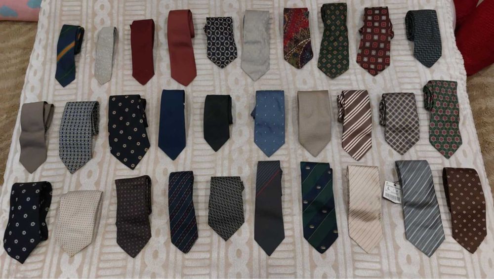 Vende-se Conjunto 30 Gravatas